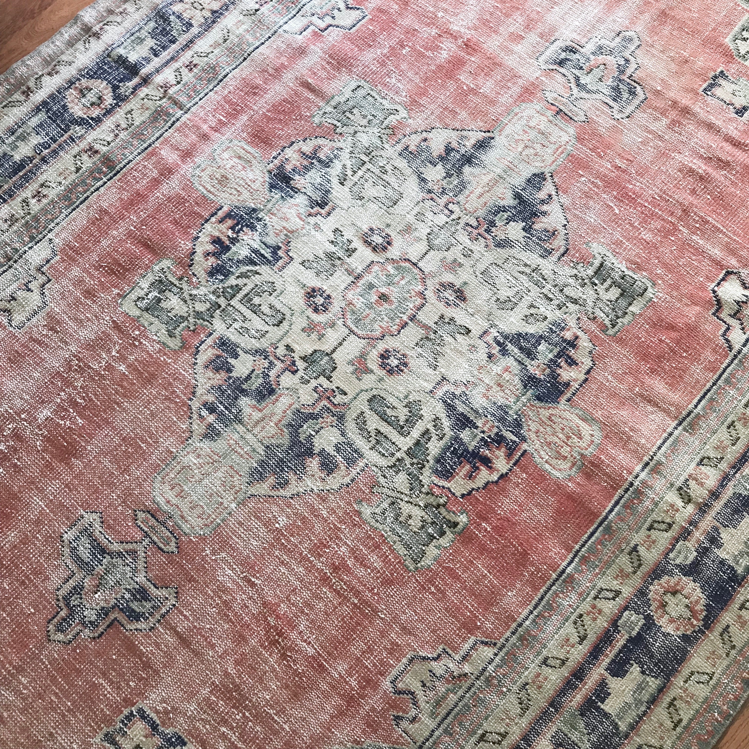 45.5×104 \"Red rose” ViNTAGE TURKiSH RUG 45.5×104 Red rose” ViNTAGE TURKiSH RUG